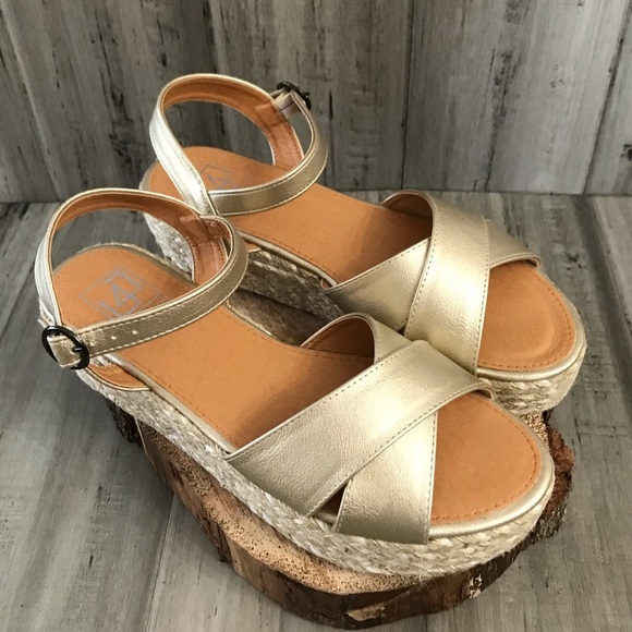 Lust For Life Women’s Sandals - Picture 2 of 6